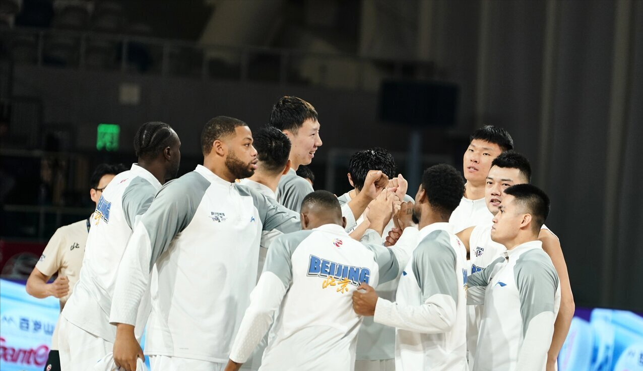 lol竞猜押注平台-许利民怒批球员摆大牌！赛后整顿更衣室，怒批一人不是周琦而是他