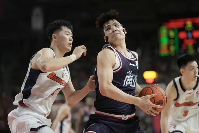 lol赛事竞猜-悬崖边！广东CBA季后赛首战折戟，徐杰救主难挽狂澜？